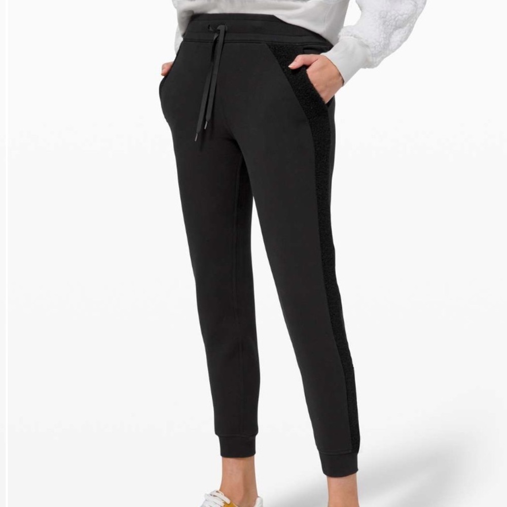 Lululemon Black Scuba Sherpa Stripe Joggers Size 4